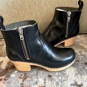Swedish Hasbeens Classic Zip It Emy Black Leather Boot Wood Sole LOVE ☀️